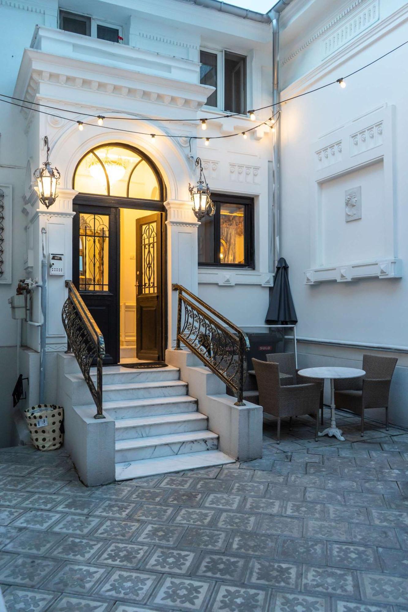 Conacul Coroanei Luxury Boutique Hotel بوخارست المظهر الخارجي الصورة