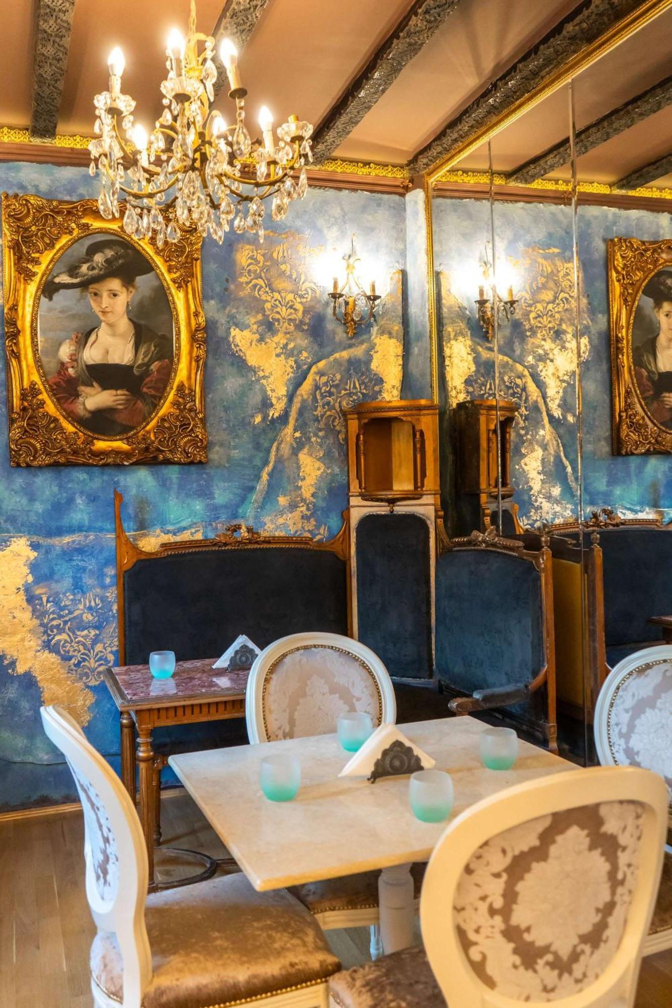 Conacul Coroanei Luxury Boutique Hotel بوخارست المظهر الخارجي الصورة