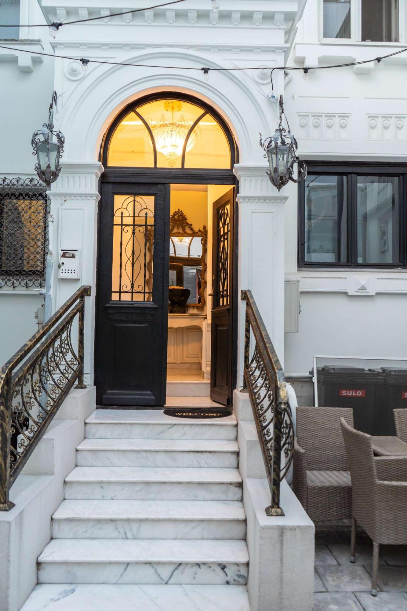 Conacul Coroanei Luxury Boutique Hotel بوخارست المظهر الخارجي الصورة