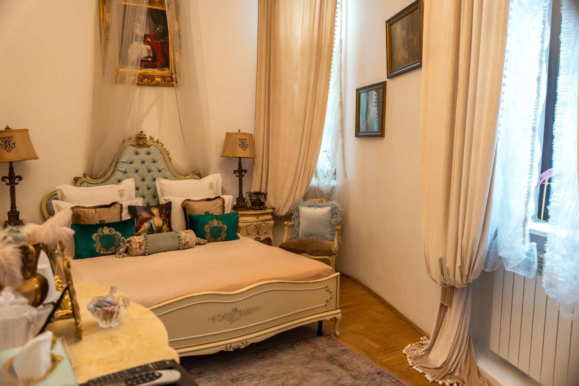 Conacul Coroanei Luxury Boutique Hotel بوخارست المظهر الخارجي الصورة
