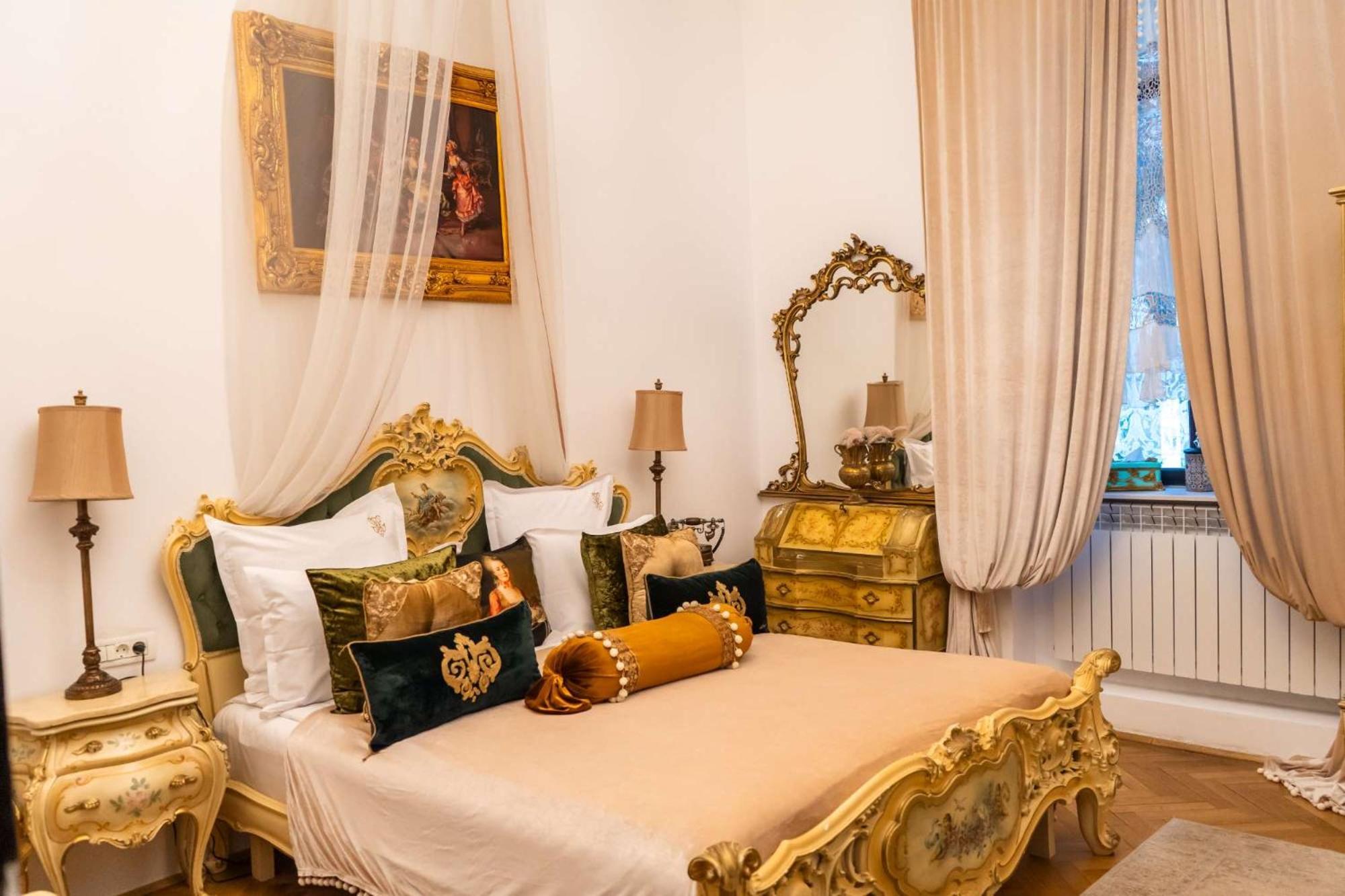 Conacul Coroanei Luxury Boutique Hotel بوخارست المظهر الخارجي الصورة