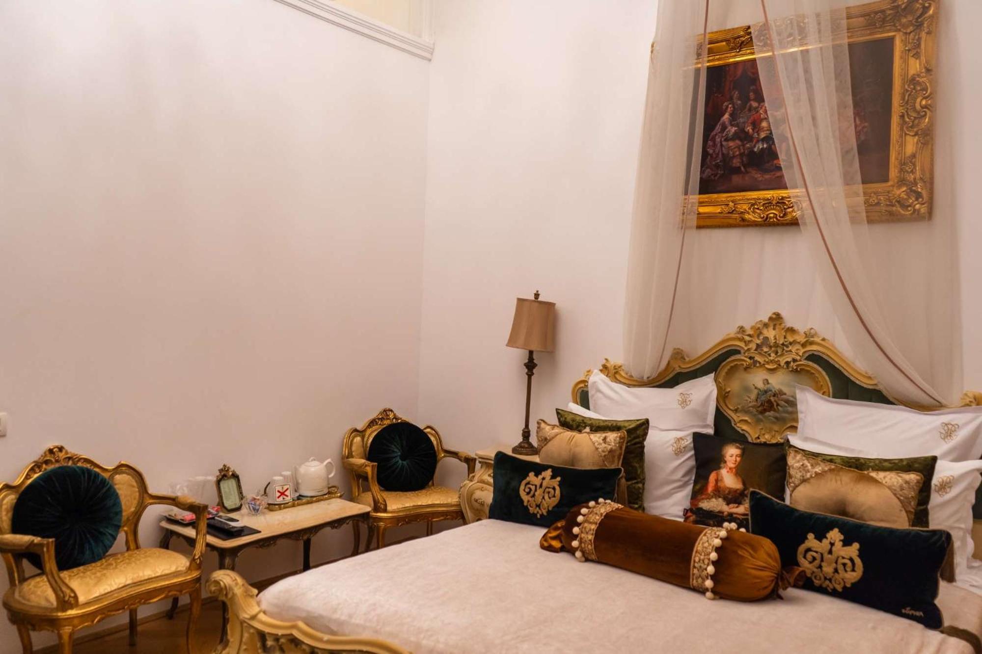 Conacul Coroanei Luxury Boutique Hotel بوخارست المظهر الخارجي الصورة