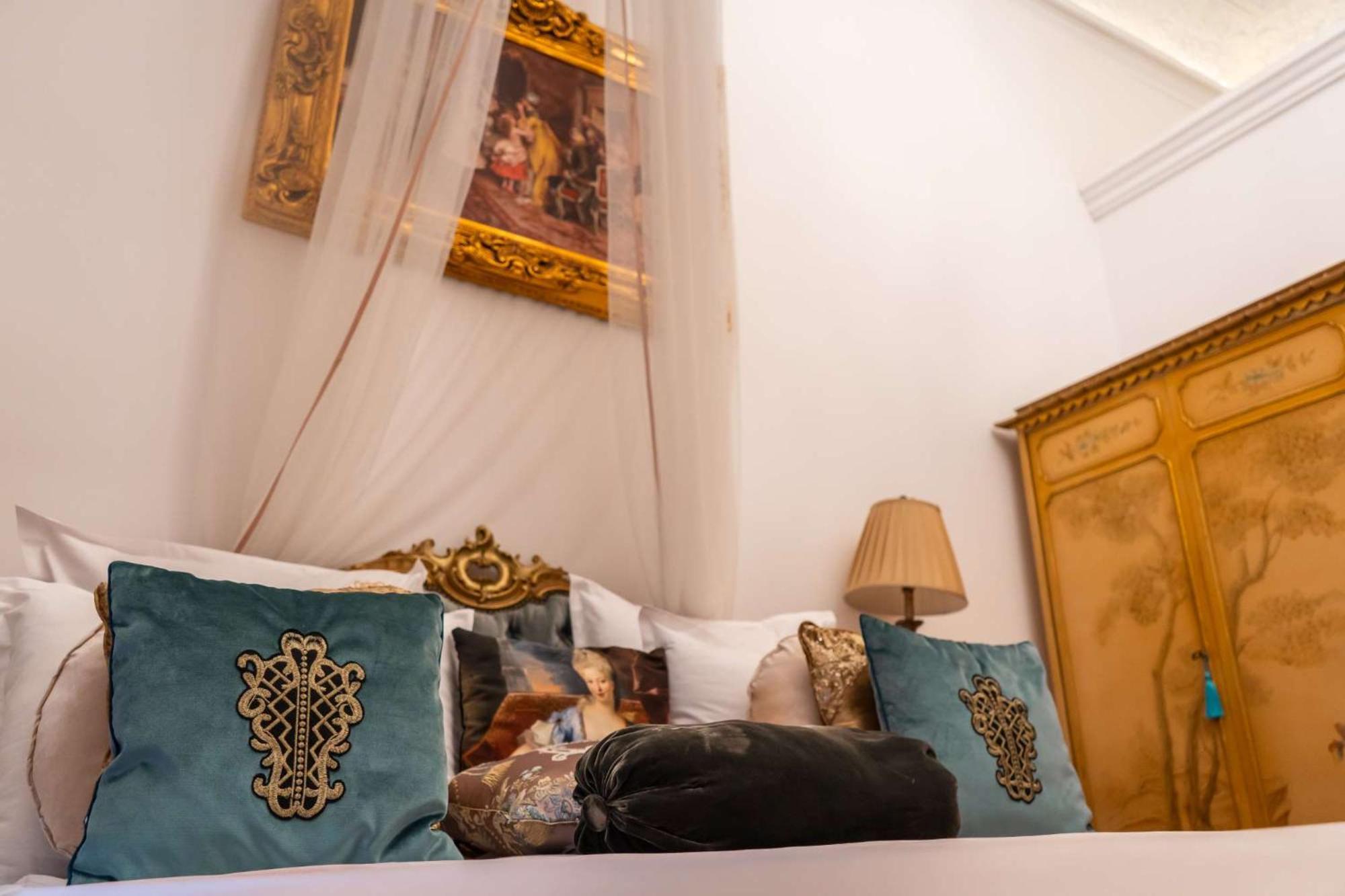 Conacul Coroanei Luxury Boutique Hotel بوخارست المظهر الخارجي الصورة