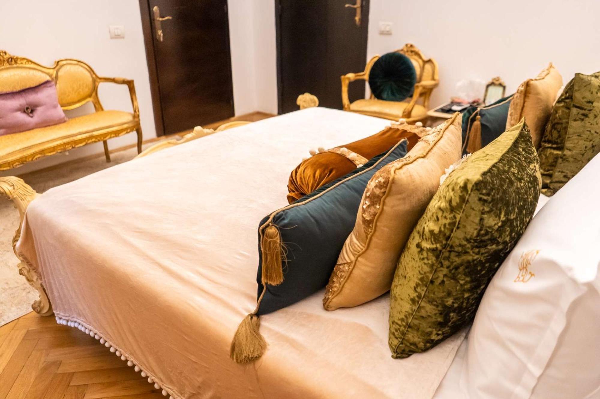 Conacul Coroanei Luxury Boutique Hotel بوخارست المظهر الخارجي الصورة