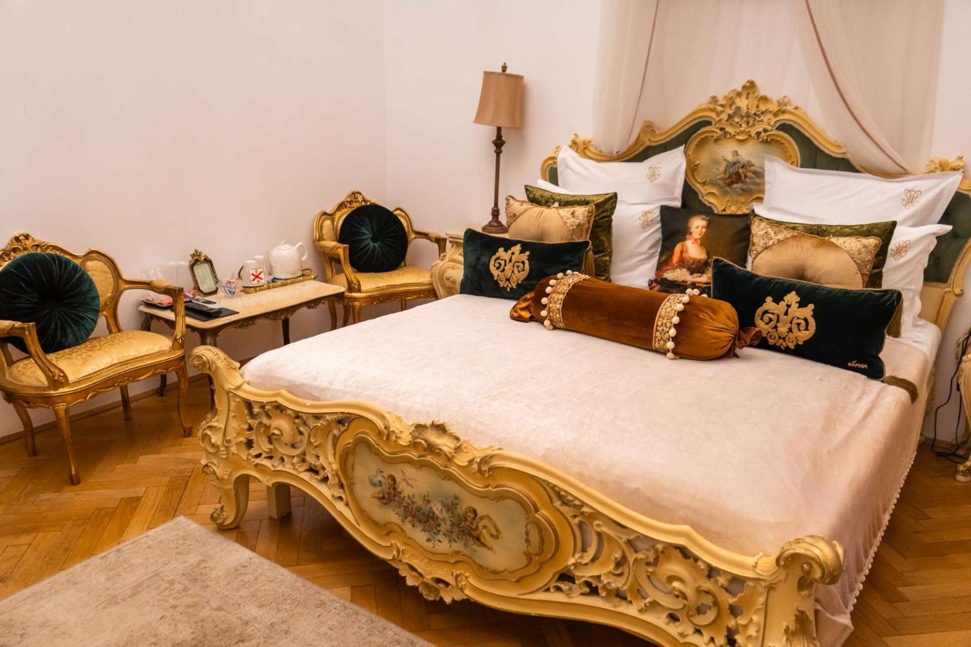 Conacul Coroanei Luxury Boutique Hotel بوخارست المظهر الخارجي الصورة