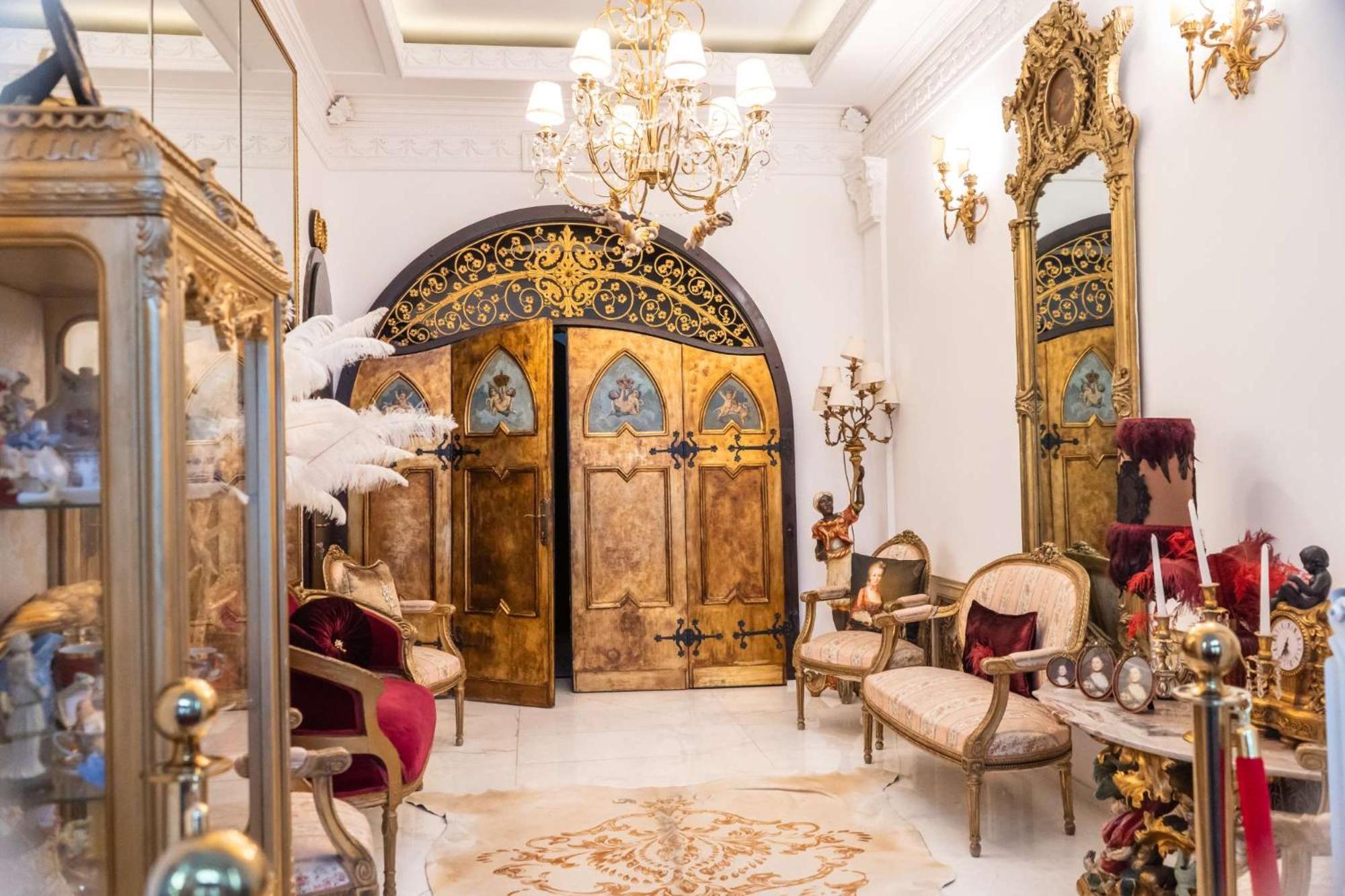 Conacul Coroanei Luxury Boutique Hotel بوخارست المظهر الخارجي الصورة