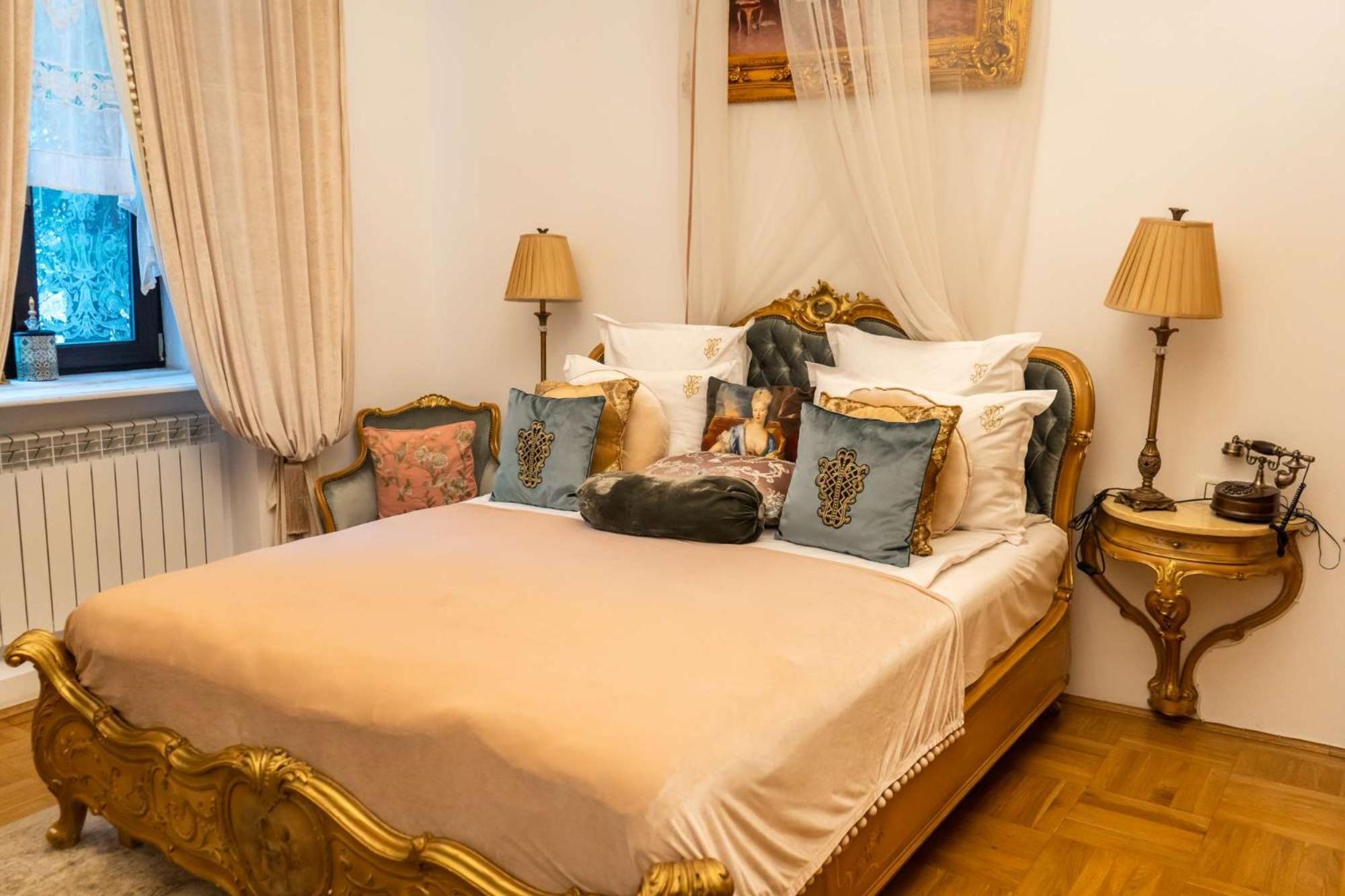 Conacul Coroanei Luxury Boutique Hotel بوخارست المظهر الخارجي الصورة