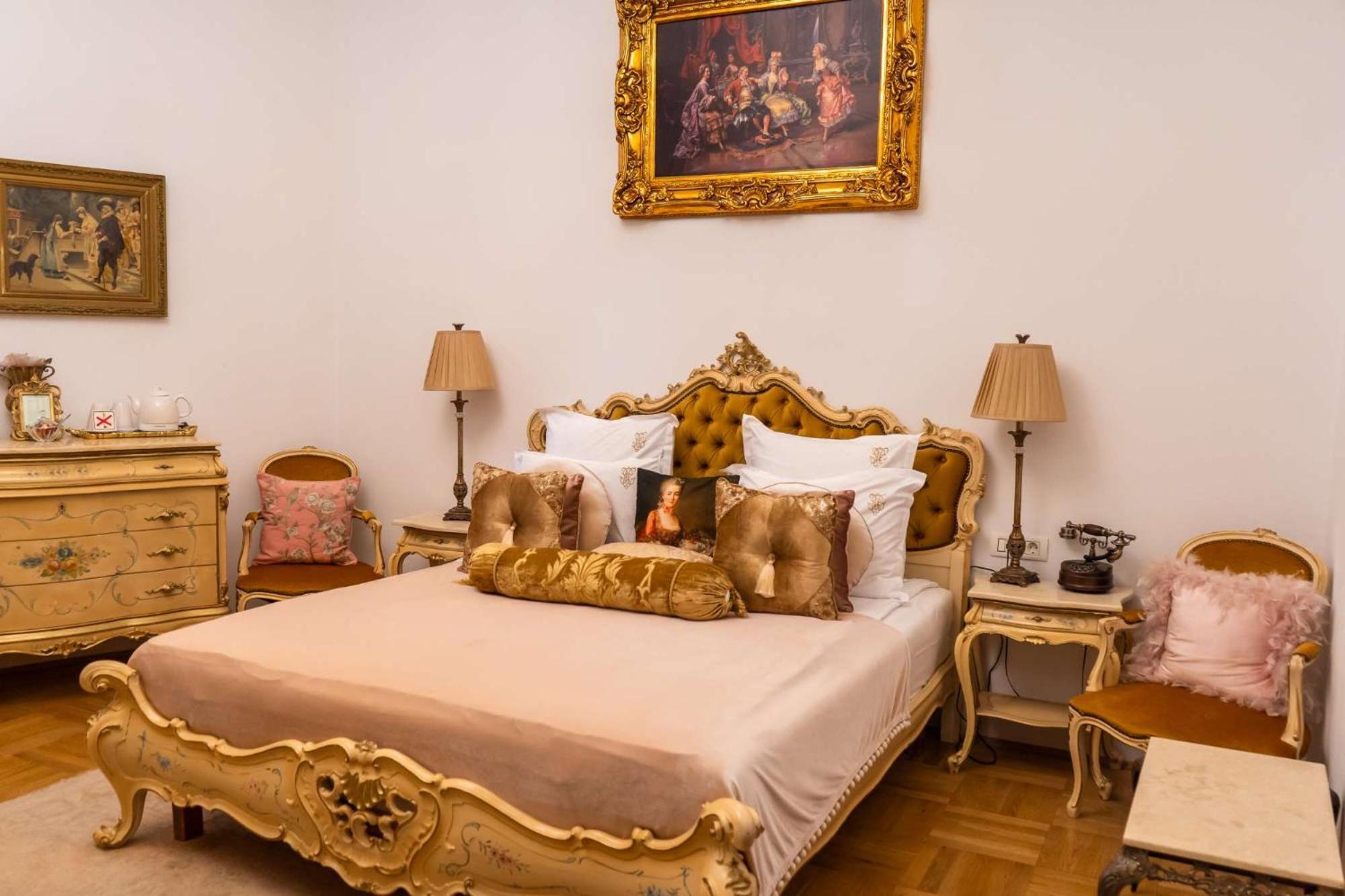Conacul Coroanei Luxury Boutique Hotel بوخارست المظهر الخارجي الصورة
