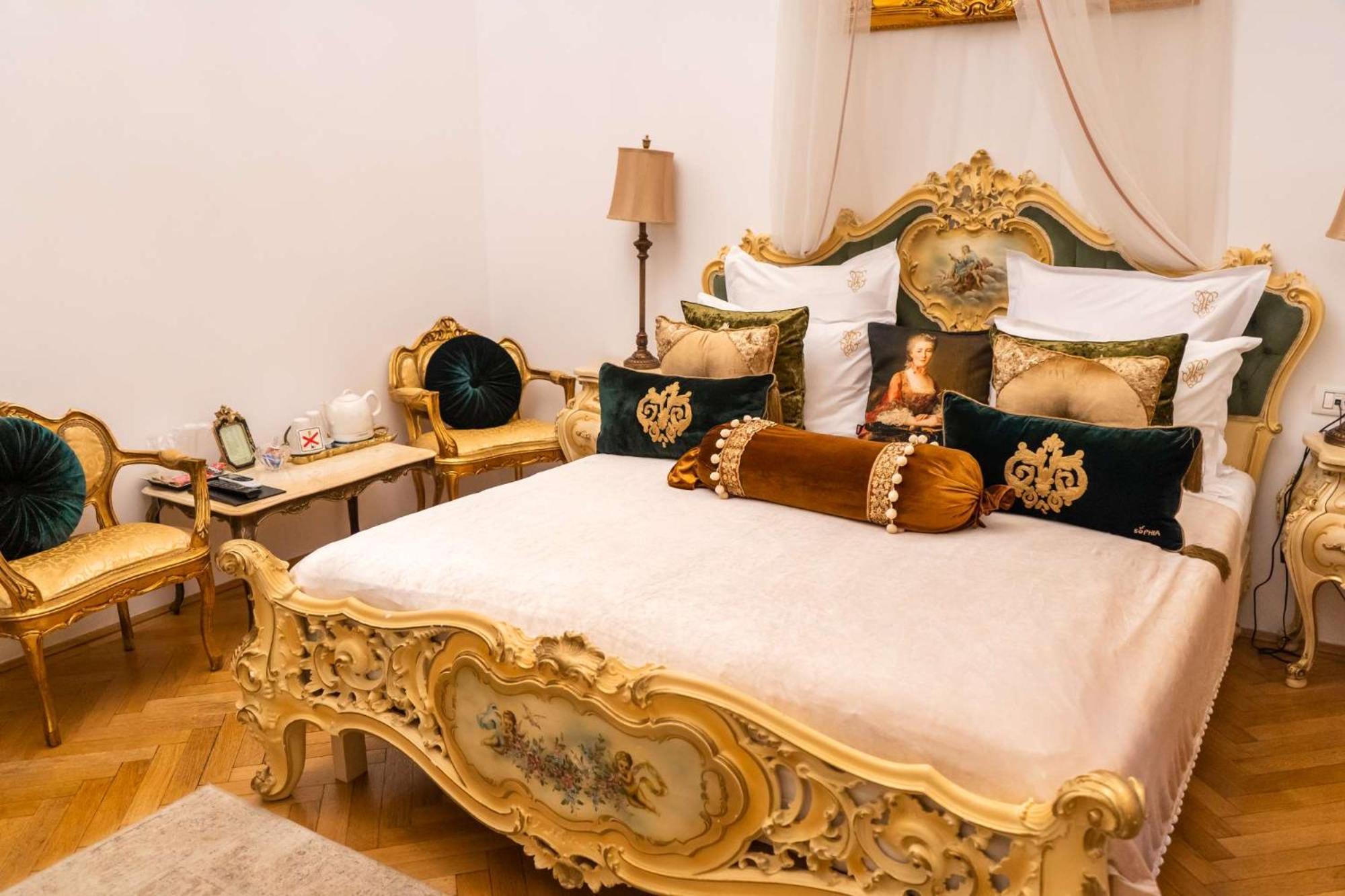 Conacul Coroanei Luxury Boutique Hotel بوخارست المظهر الخارجي الصورة