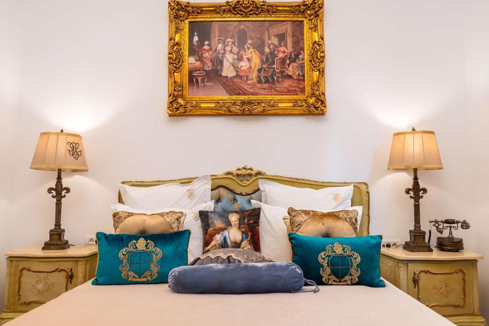 Conacul Coroanei Luxury Boutique Hotel بوخارست المظهر الخارجي الصورة