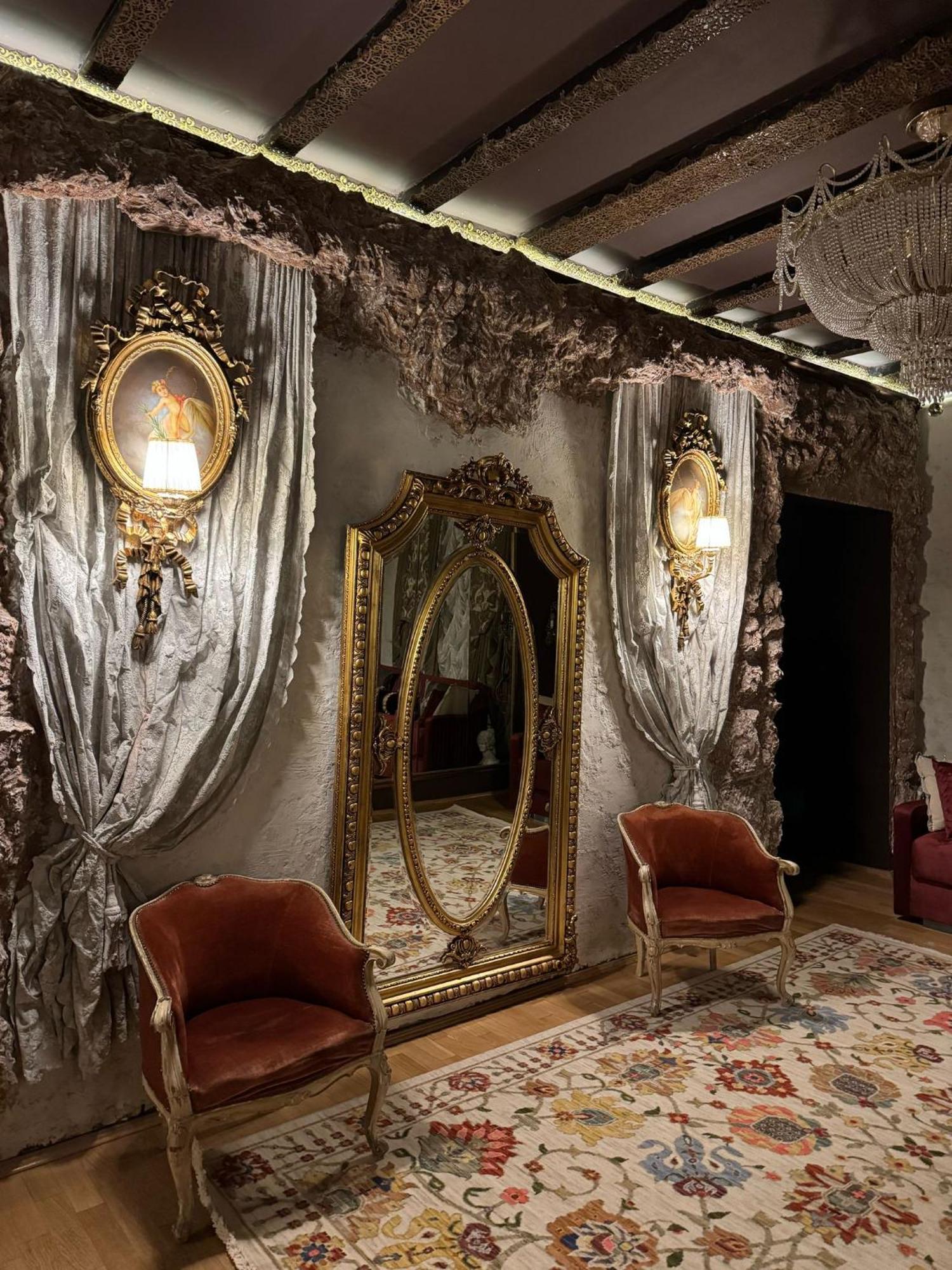 Conacul Coroanei Luxury Boutique Hotel بوخارست المظهر الخارجي الصورة