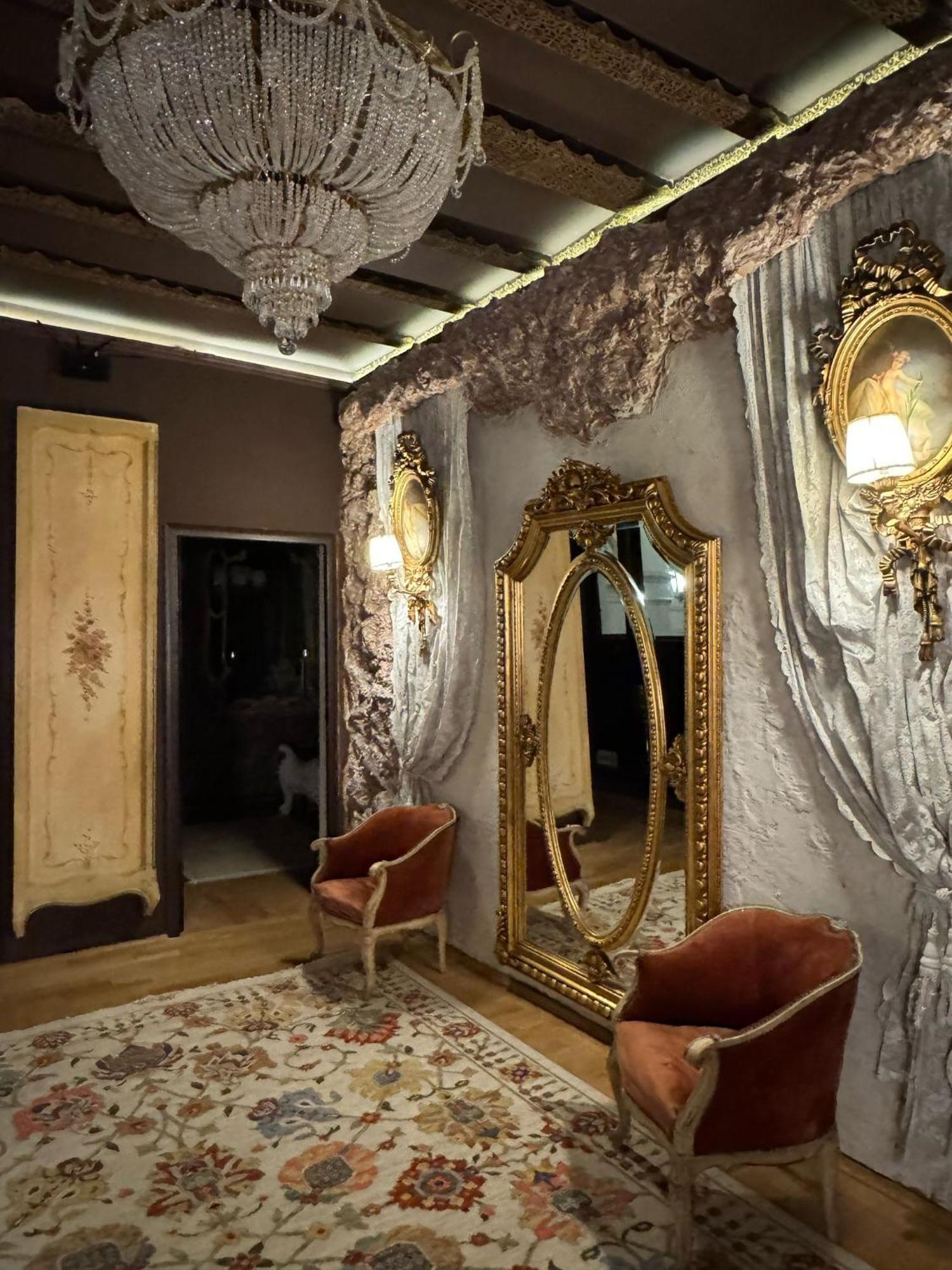 Conacul Coroanei Luxury Boutique Hotel بوخارست المظهر الخارجي الصورة